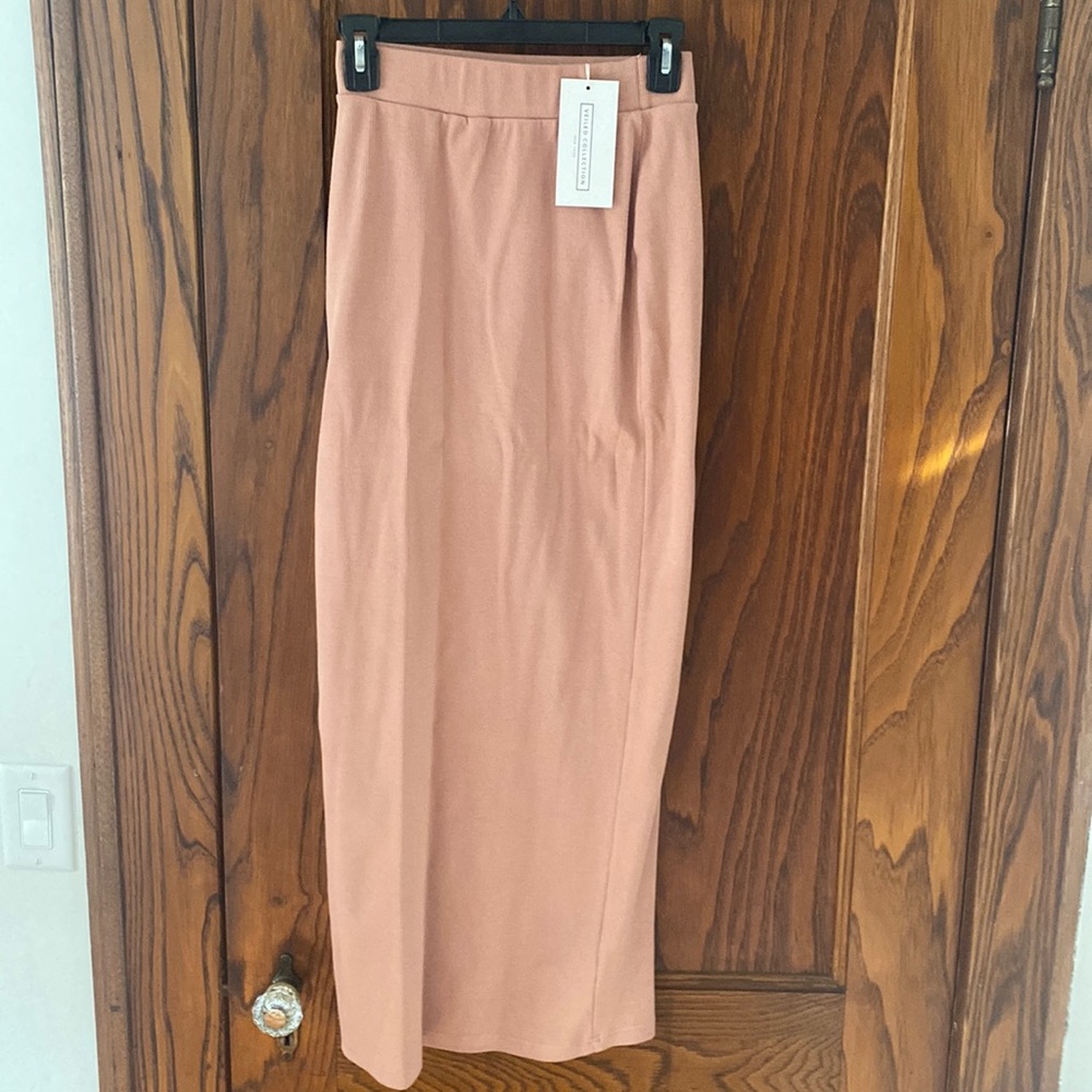 Full length ribbed skirt blush color size small new with tag